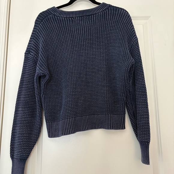 Old Navy Women’s Knitted Navy Blue Sweater - Picture 4 of 7